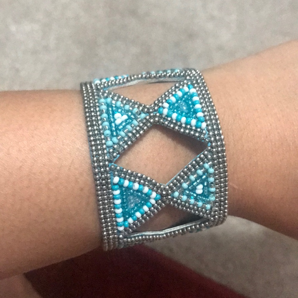 3/$20 🌟 Blue beaded faux leather bracelet